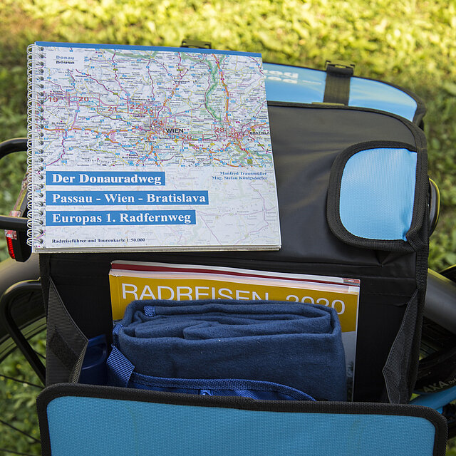 Satteltasche und Radbuch 