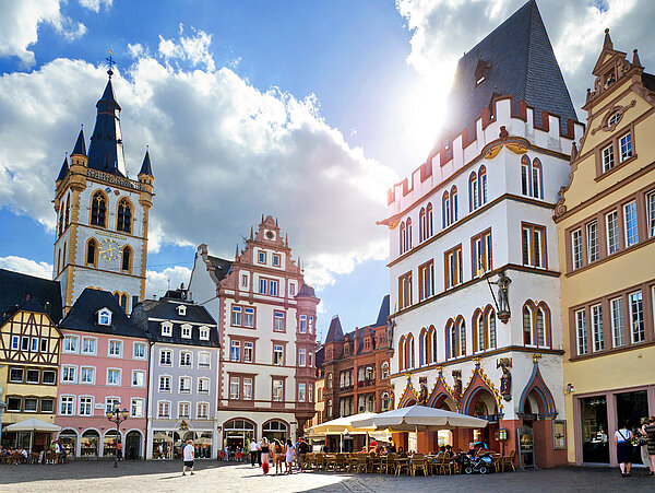 Hauptmarkt mit Sankt Gangolf und Steipe in Trier
