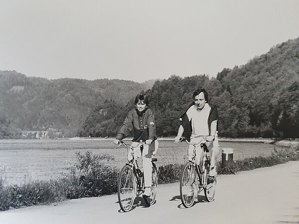 Zwei Radler entlang der Donauinsel