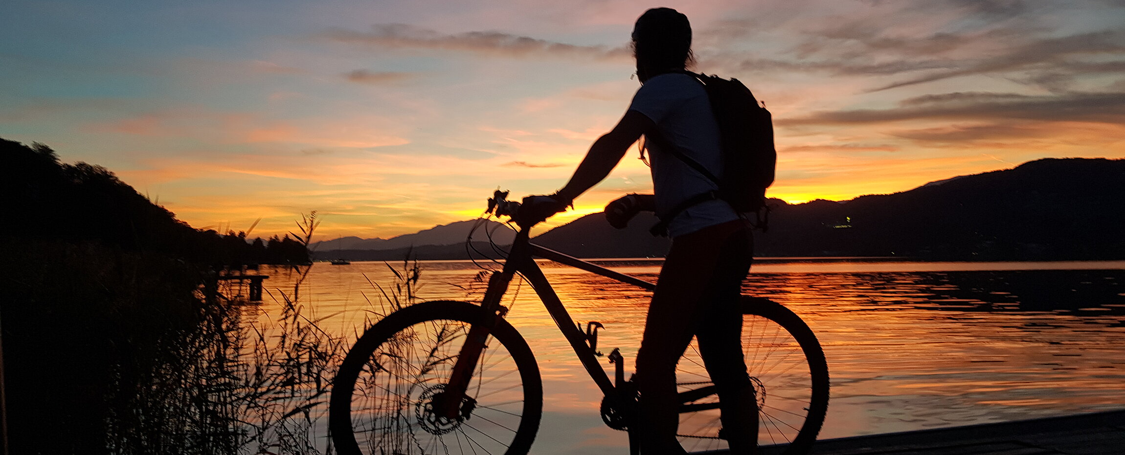 Radler im Abendrot beim Wörthersee