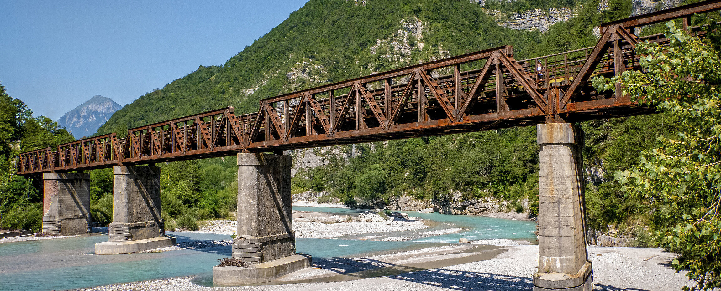 Ponteperaria Brücke über den Fluss Fella nahe Udine.