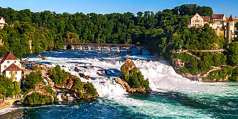 Sicht auf Rheinfall am Bodensee in Schaffhausen