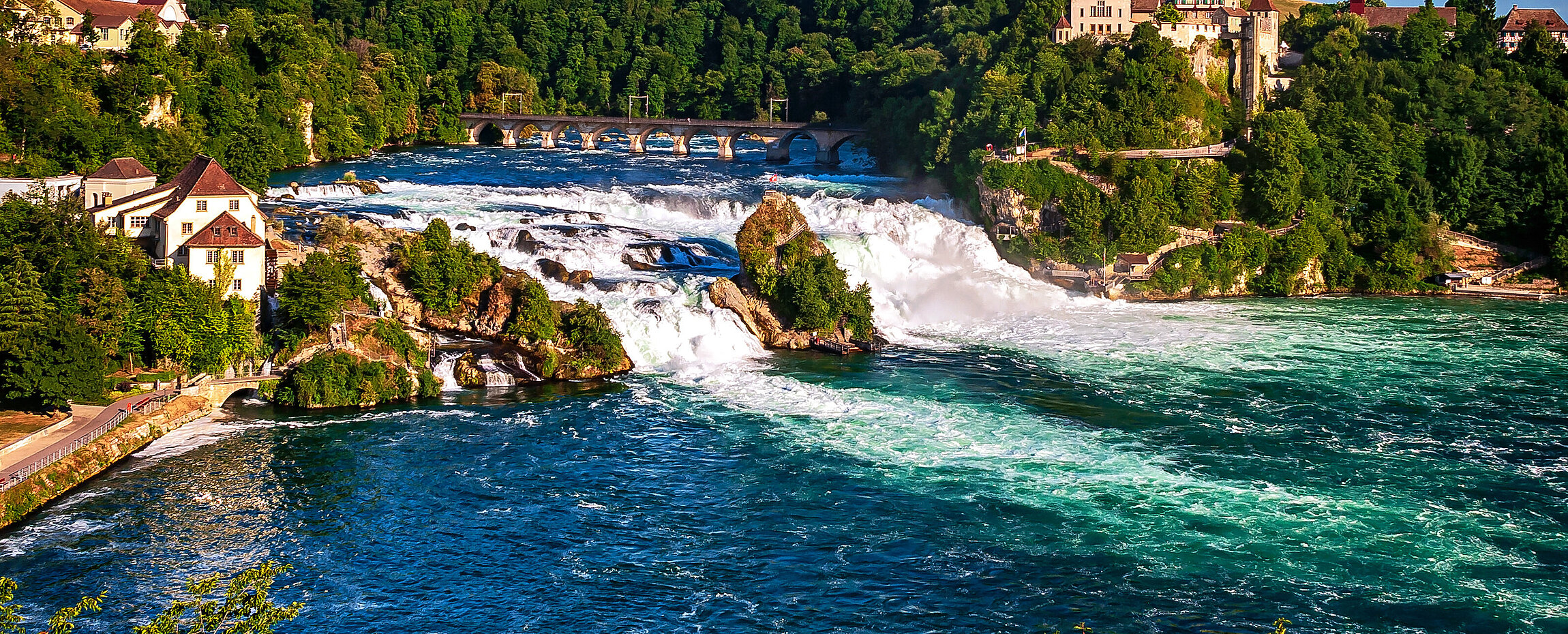 Sicht auf Rheinfall am Bodensee in Schaffhausen